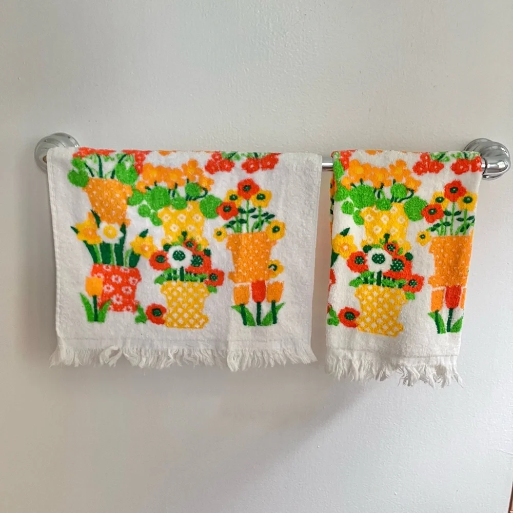 Vintage 80s 100% Cotton Hand Towel USA made tulips flower pot daffodils pair set